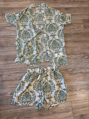 NWT Women’s SHEIN 2 Piece Green White and Cream  Patterned Short Set Size Small